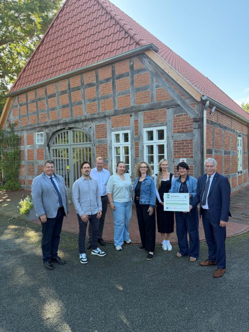 Plakette Altes Schulhaus Dauelsen Plakette Altes Schulhaus Dauelsen